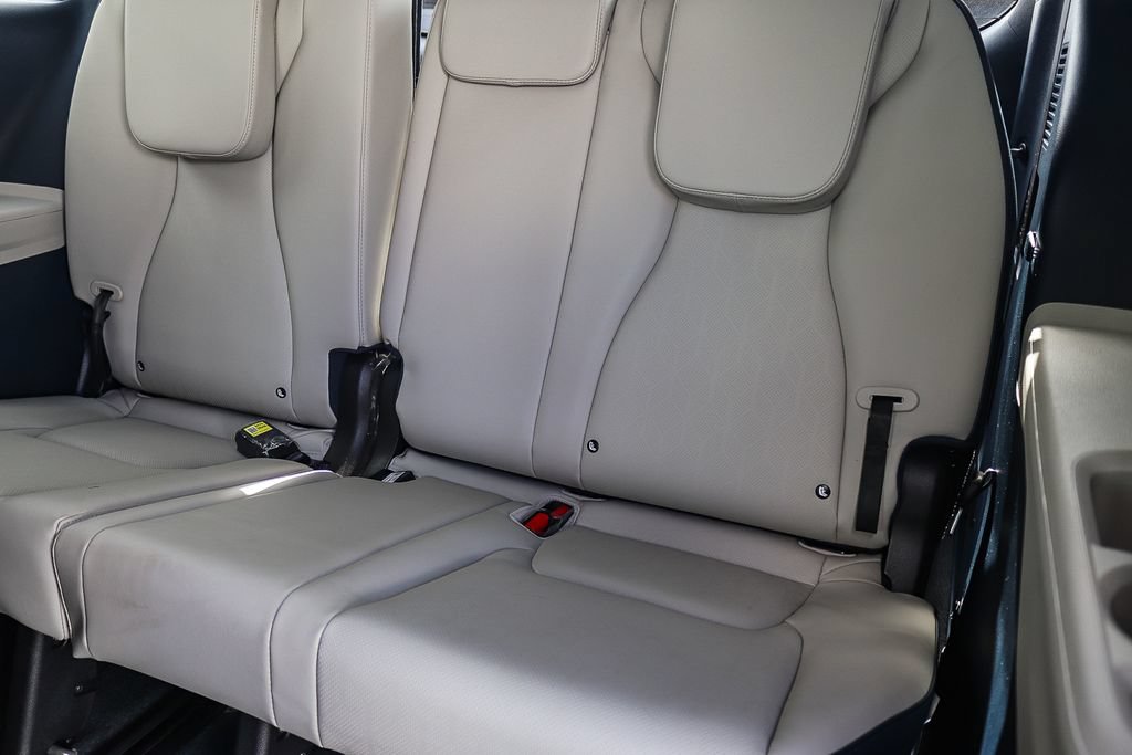 Certified 2026 Kia Carnival EX FWD image 19