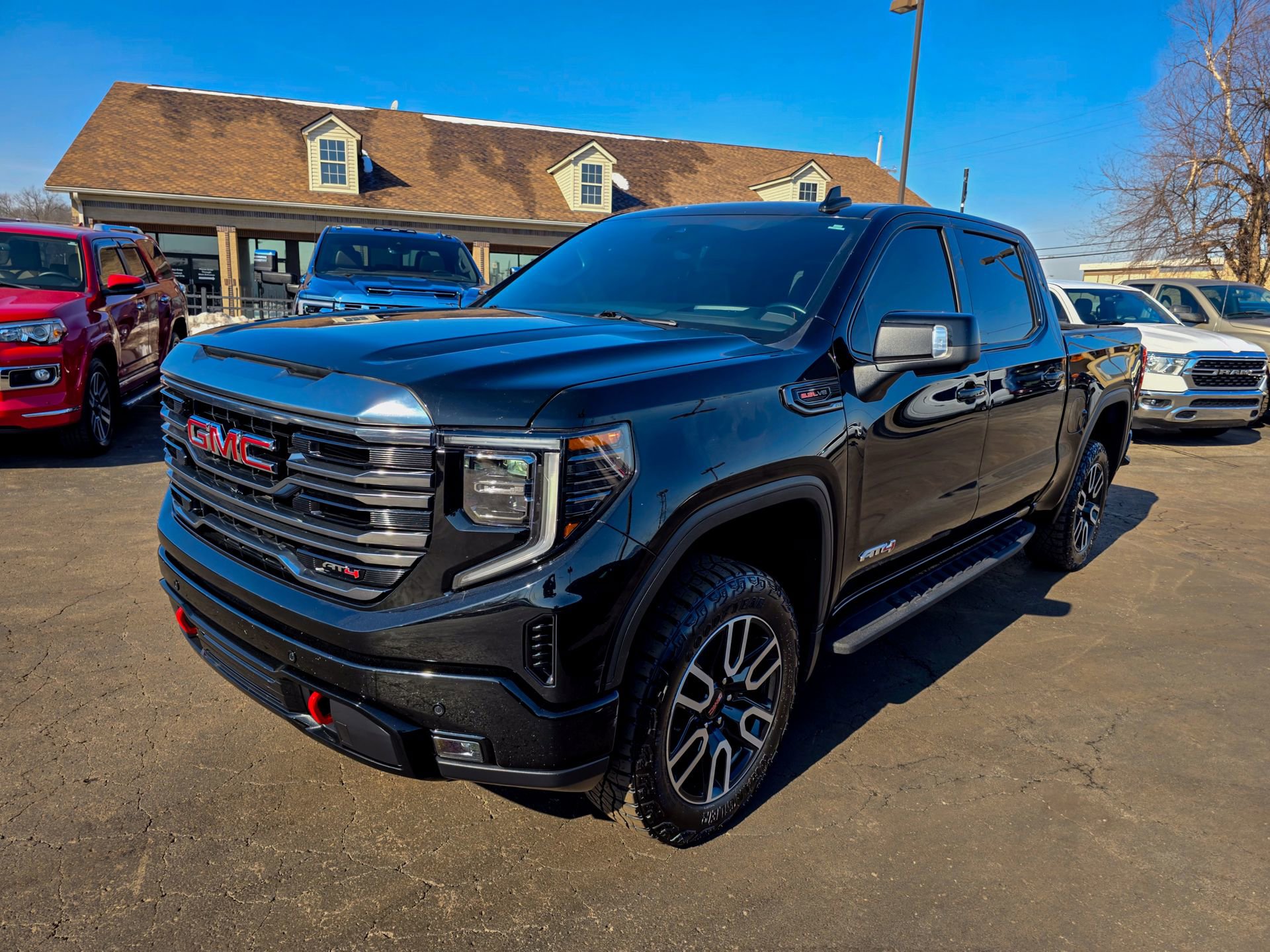 Used 2024 GMC Sierra 1500 AT4 w/ Technology Package image 4