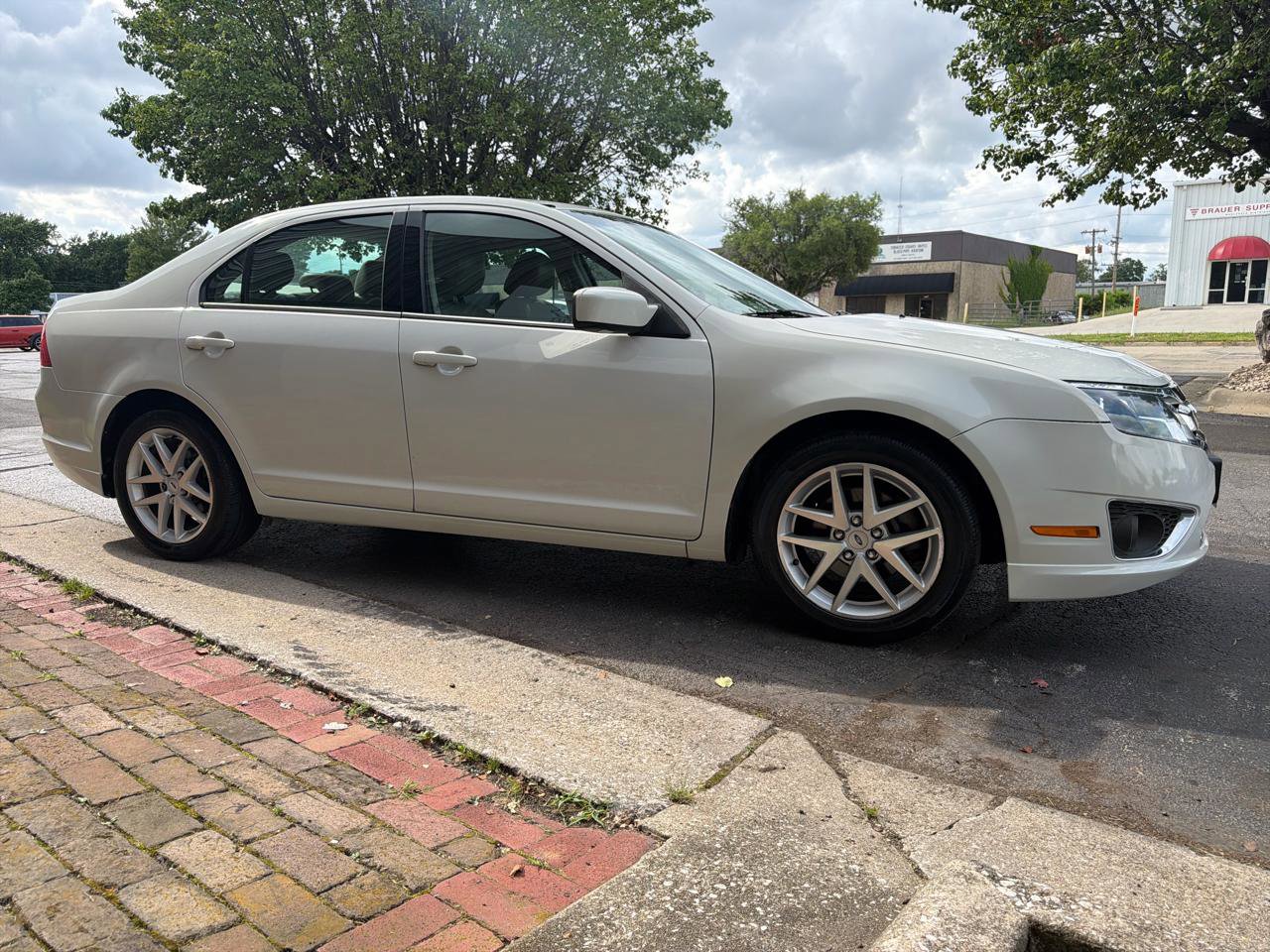 Used 2011 Ford Fusion SEL FWD image 10