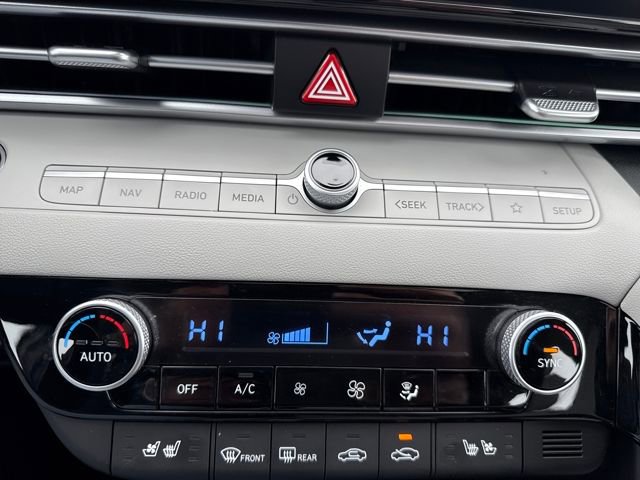 Certified 2025 Hyundai Elantra Limited image 10