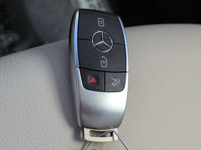 Used 2021 Mercedes-Benz GLB 250 4MATIC image 29