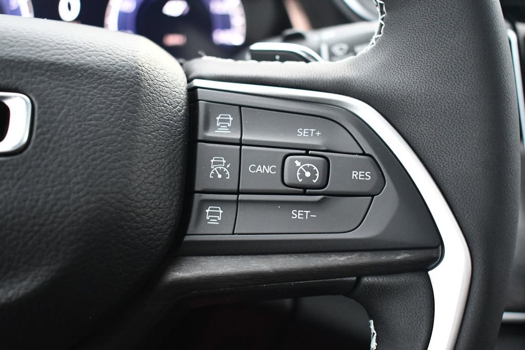 New 2025 Jeep Grand Cherokee L Limited AWD/4WD image 17