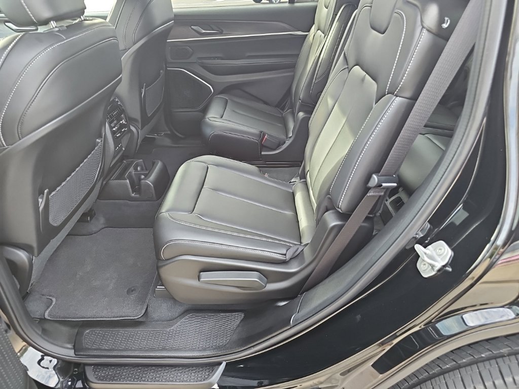Used 2026 Jeep Grand Cherokee L Limited AWD/4WD image 17