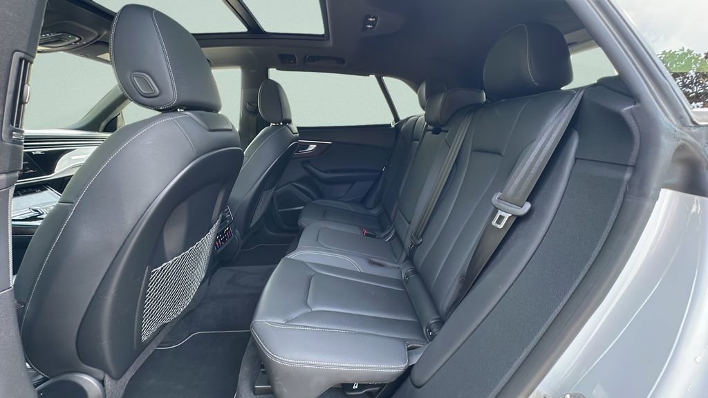 Used 2020 Audi Q8 Prestige w/ Prestige Package image 18