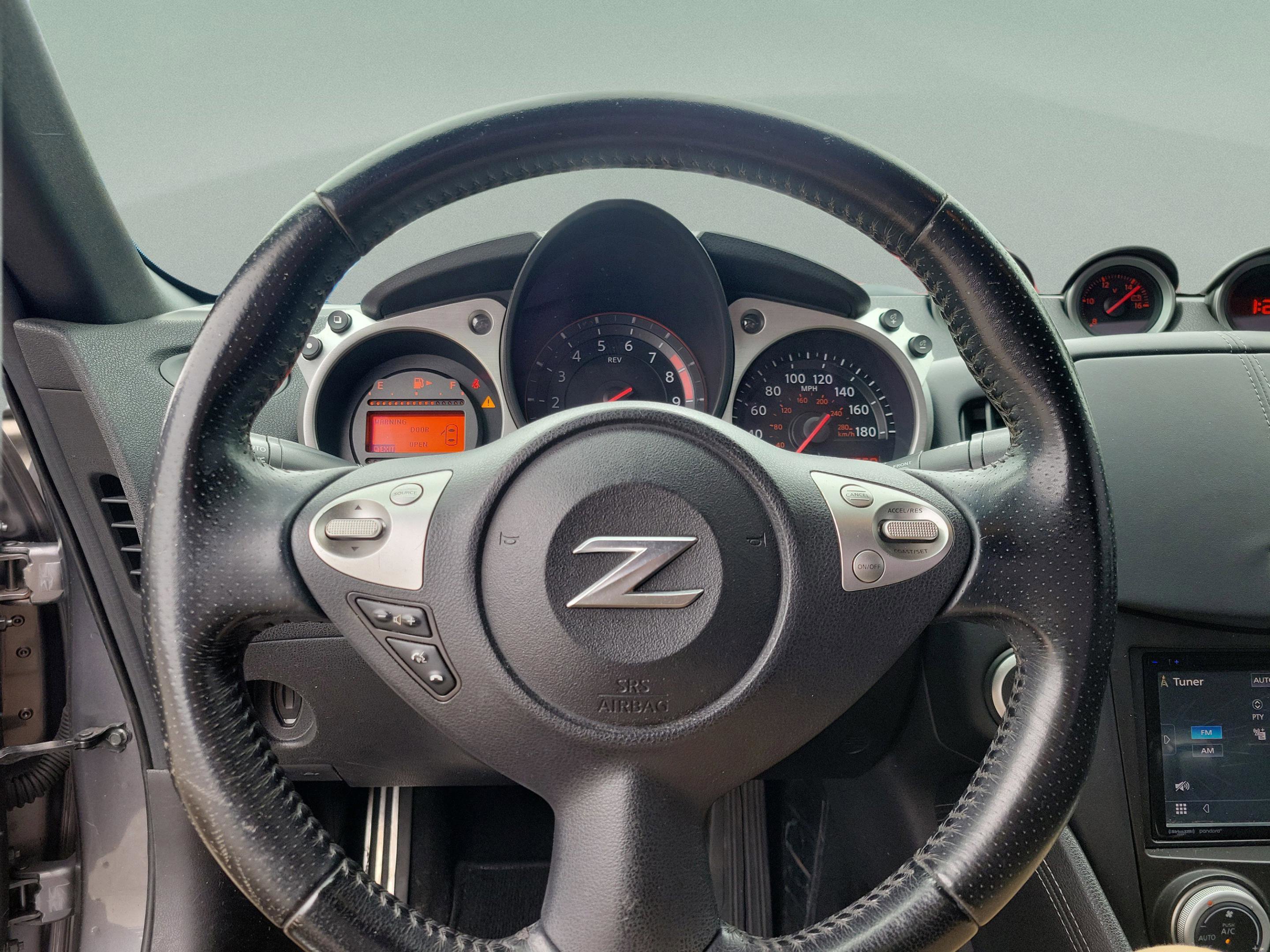 Used 2015 Nissan 370Z Coupe image 10