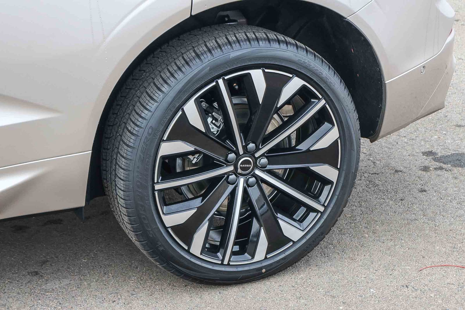 New 2026 Volvo XC60 T8 Ultra w/ Protection Package Premier AWD/4WD image 10