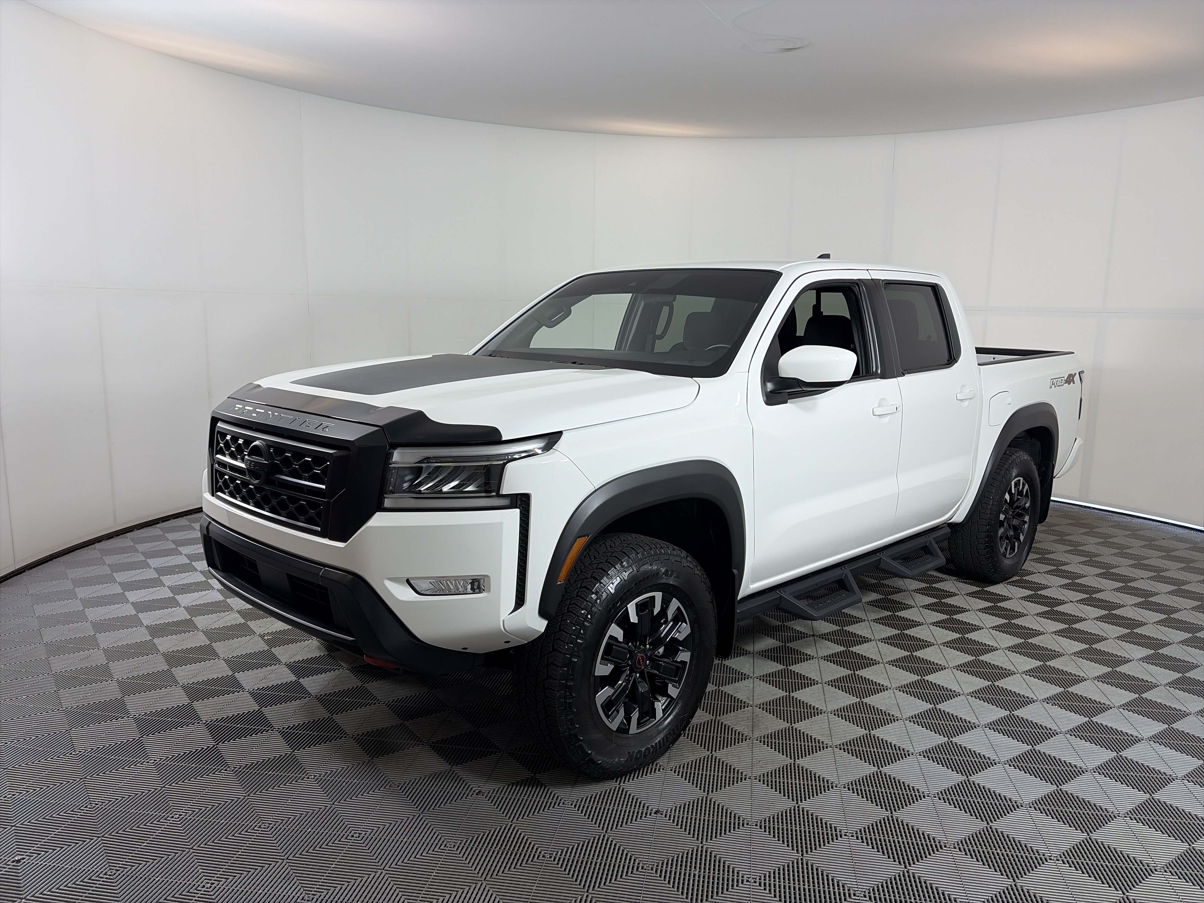 Certified 2023 Nissan Frontier PRO-4X w/ Tow Package AWD/4WD image 2