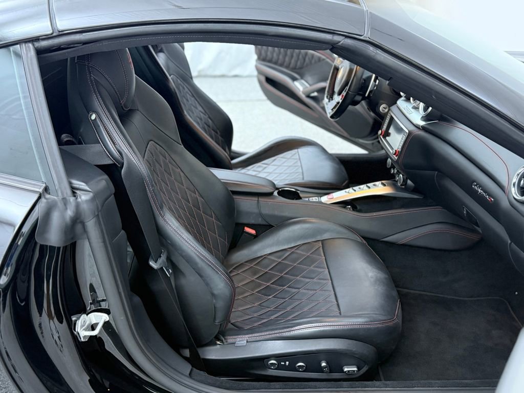 Used 2017 Ferrari California T image 46