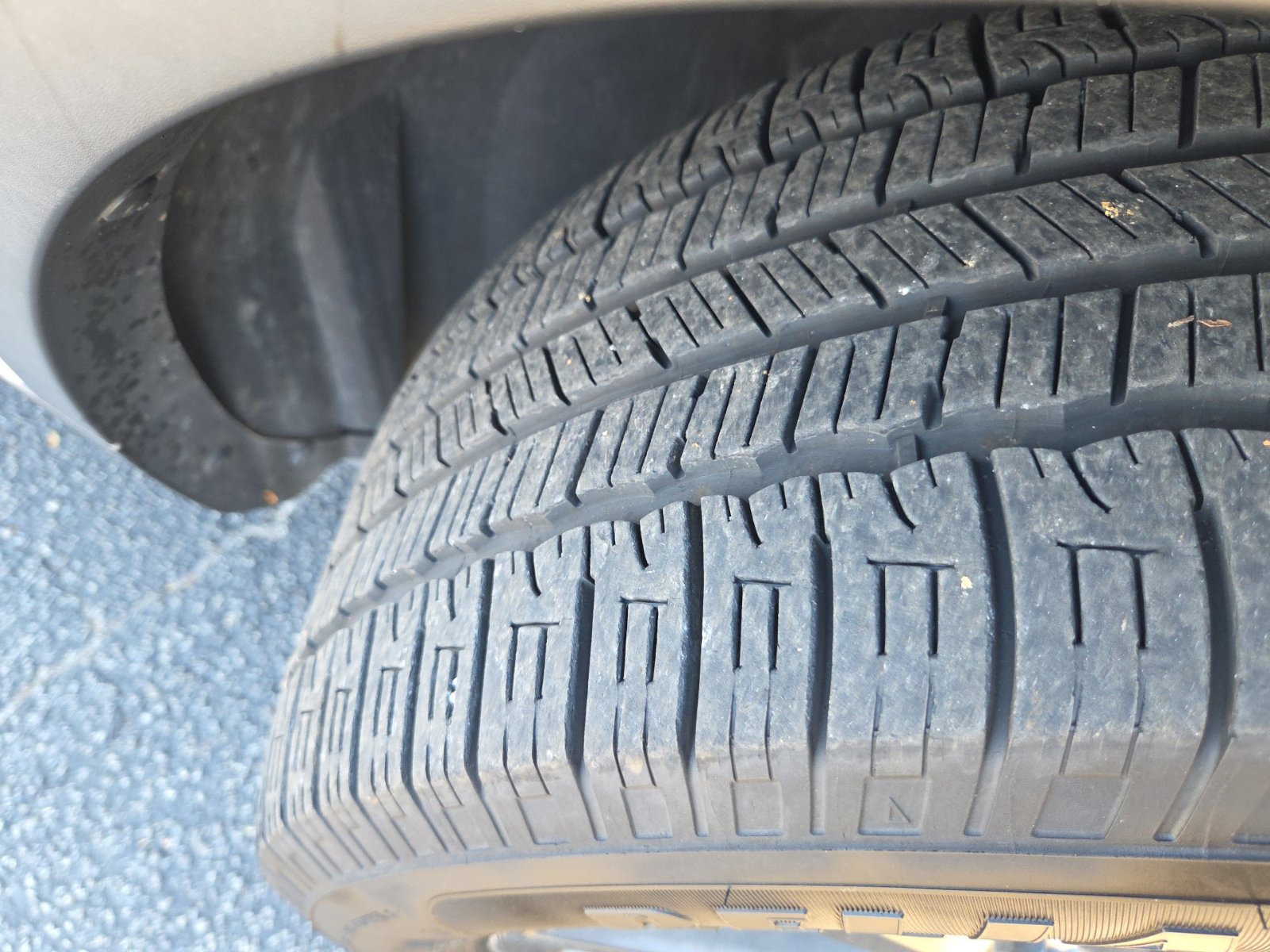Used 2018 Ford Explorer XLT w/ Equipment Group 202A AWD/4WD image 16