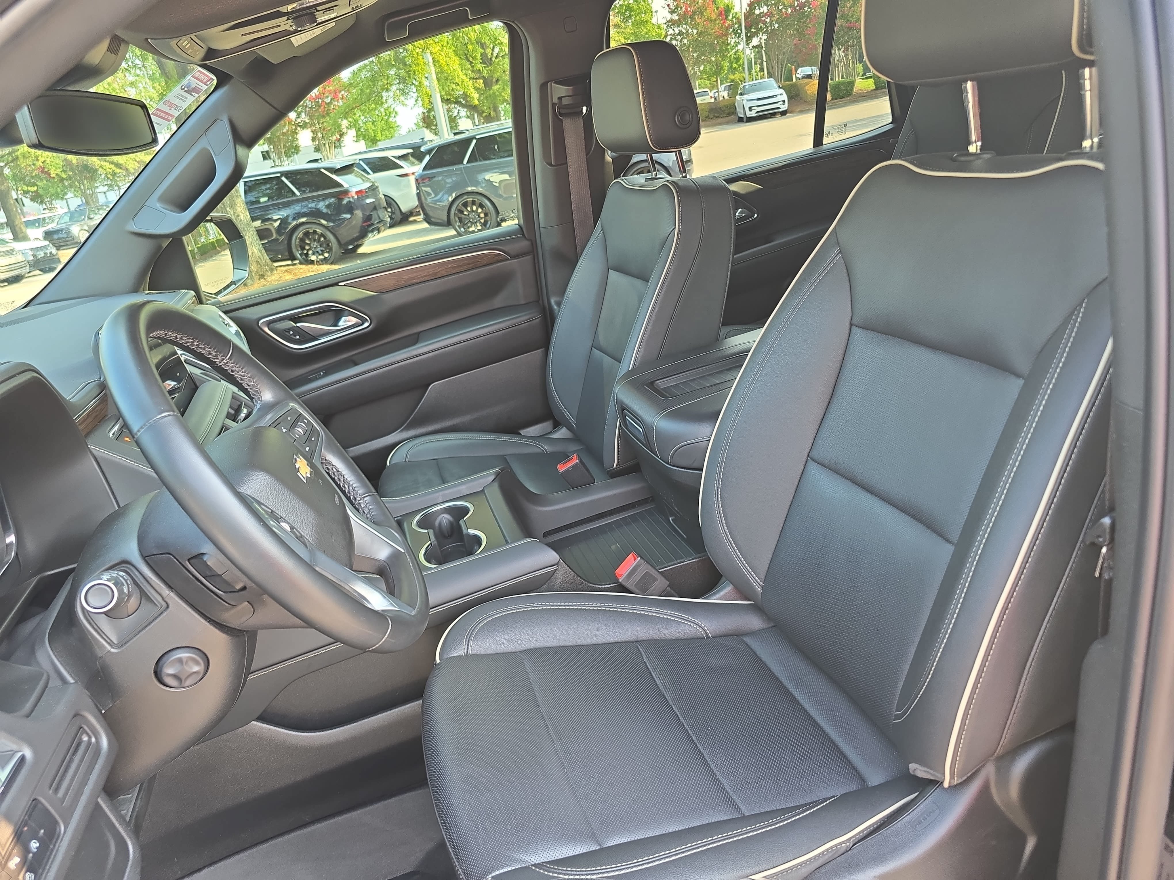 Used 2024 Chevrolet Tahoe Premier AWD/4WD image 16