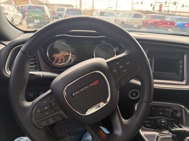 Used 2016 Dodge Challenger SXT image 18