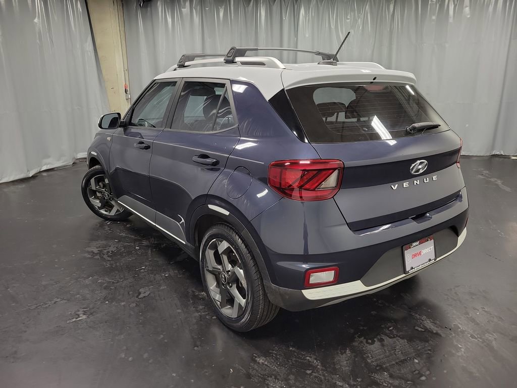 Used 2023 Hyundai Venue Limited image 6