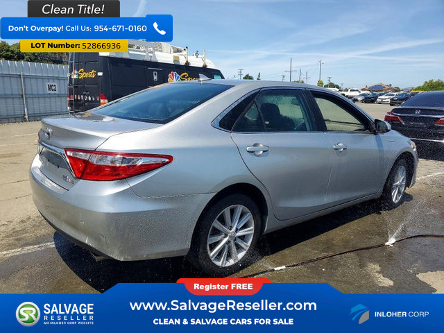 Used 2017 Toyota Camry XLE w/ Moonroof Package FWD image 4