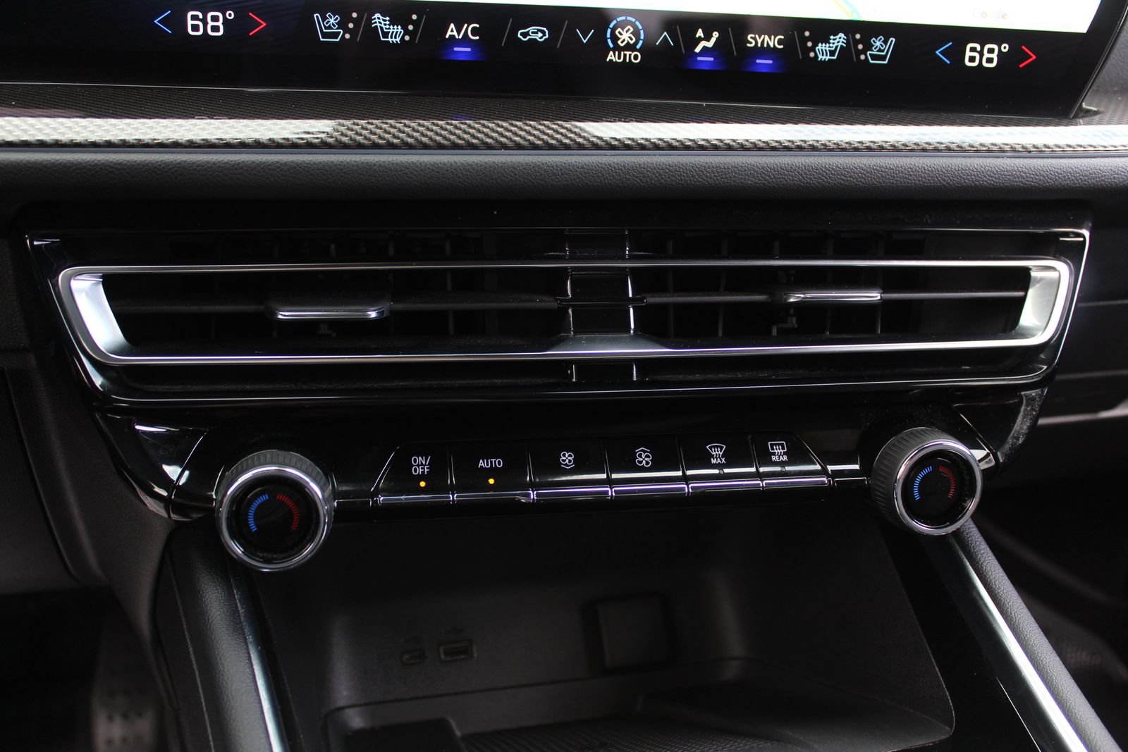 Used 2025 Chevrolet Traverse High Country w/ LPO, Floor Liner Package AWD/4WD image 20