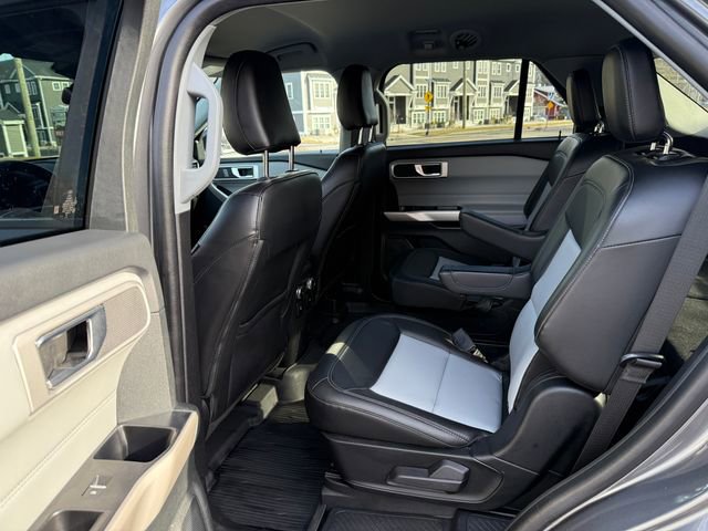 Used 2022 Ford Explorer XLT w/ Equipment Group 202A image 4