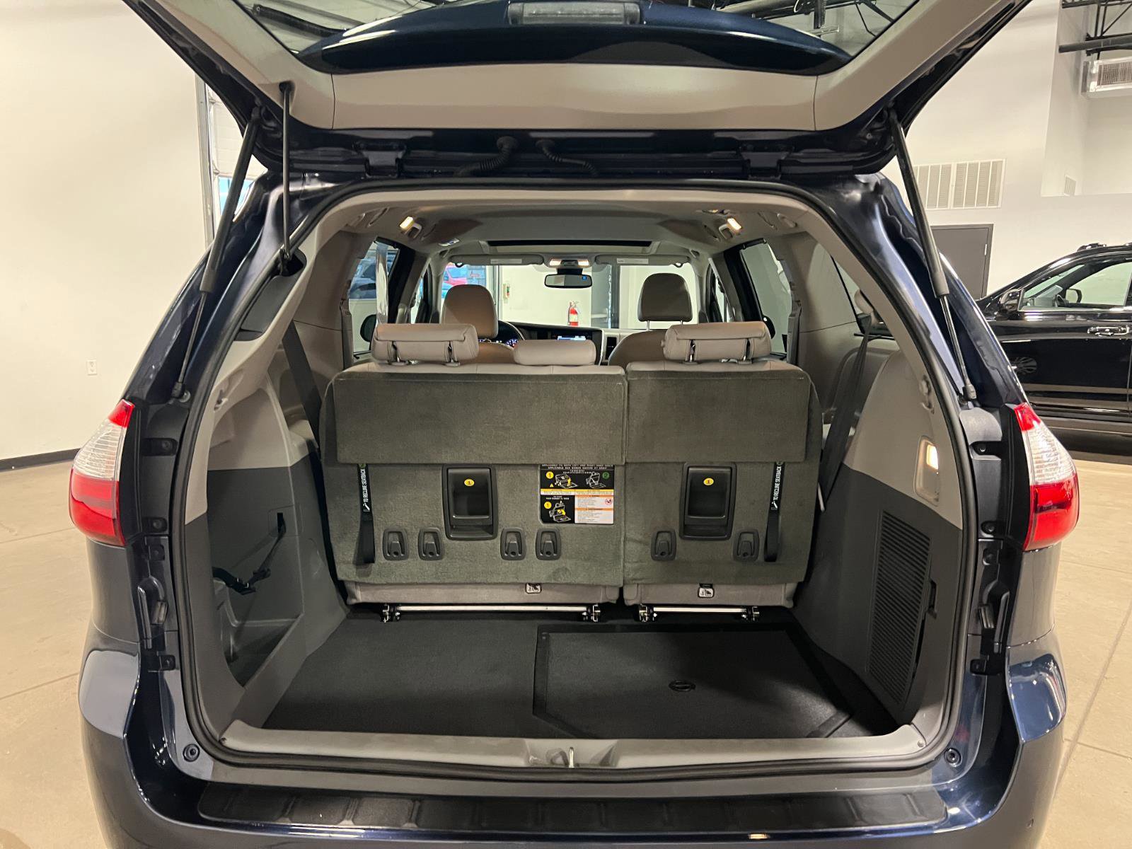 Used 2018 Toyota Sienna XLE w/ XLE Navigation Package image 31