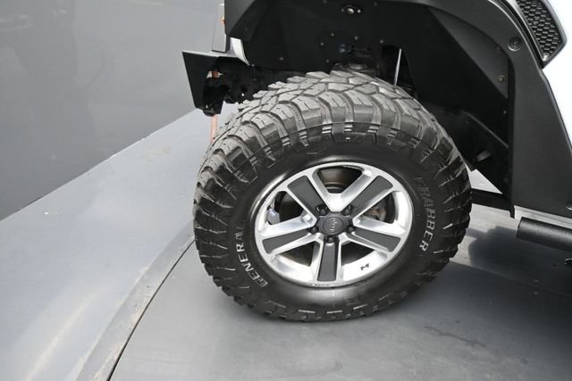 Used 2018 Jeep Wrangler Unlimited Sahara AWD/4WD image 26