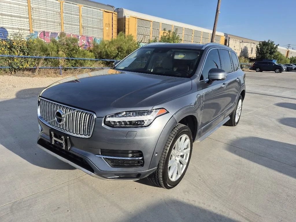 Used 2016 Volvo XC90 T8 Inscription w/ Vision Package AWD/4WD image 1