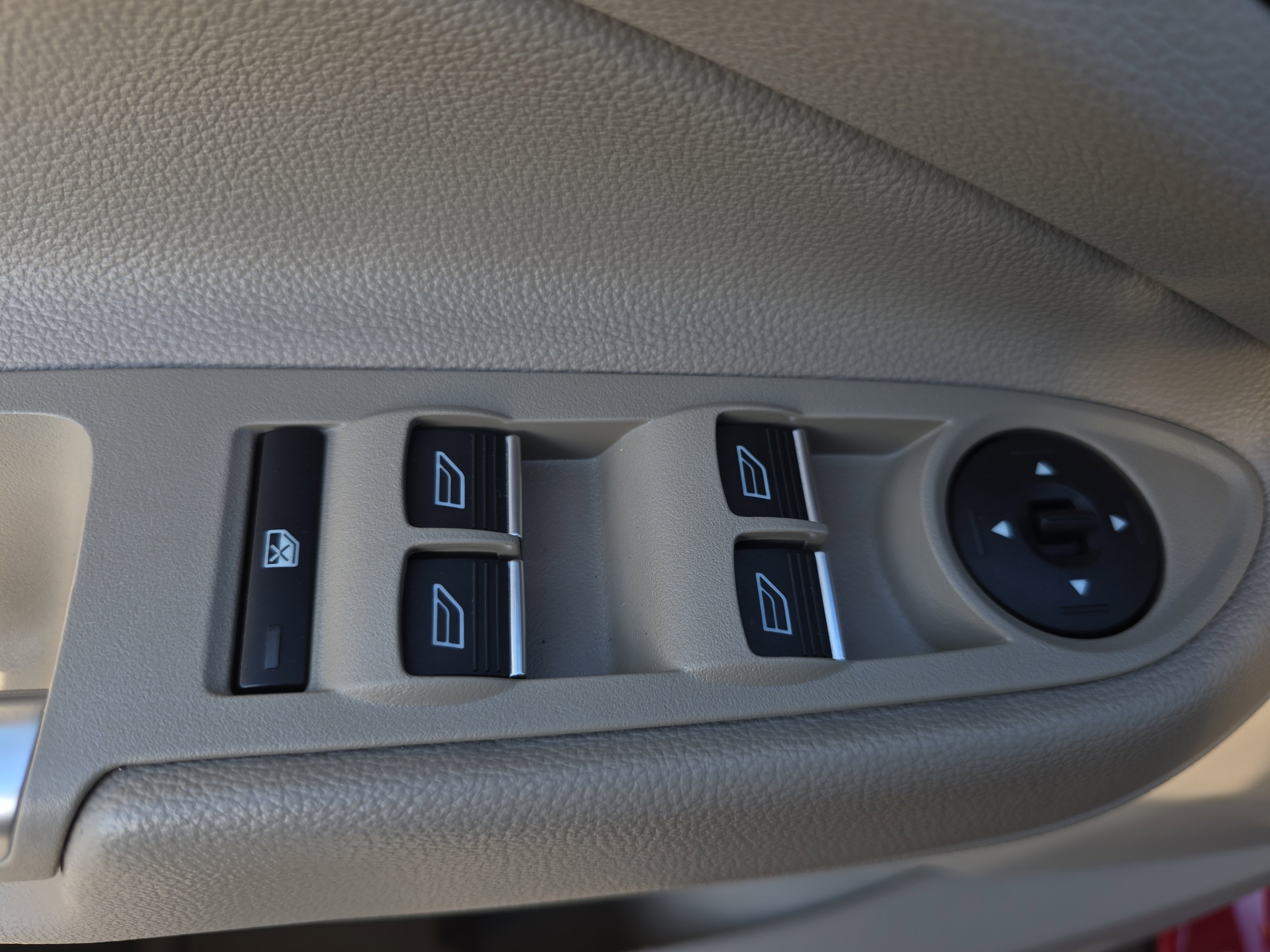 Used 2019 Ford Escape SEL FWD image 27