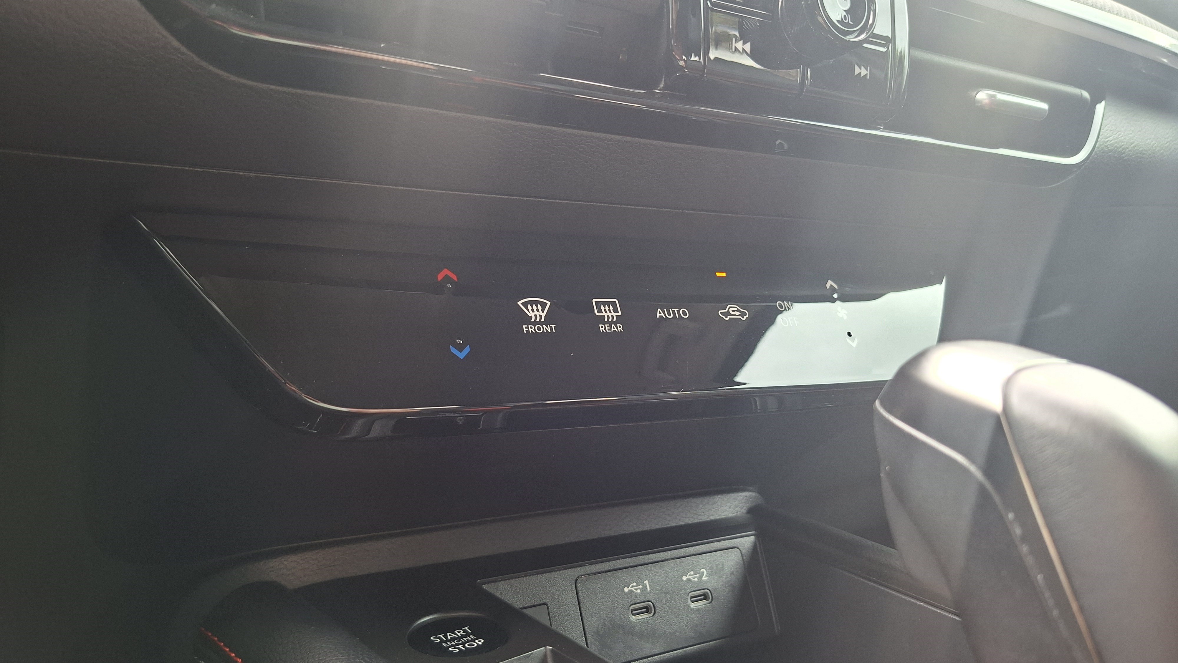 Used 2025 Nissan Kicks SR AWD/4WD image 15