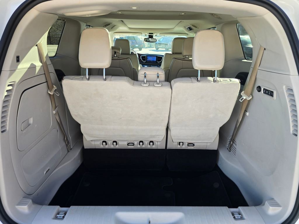 Used 2017 Chrysler Pacifica Limited w/ Tire & Wheel Group image 12