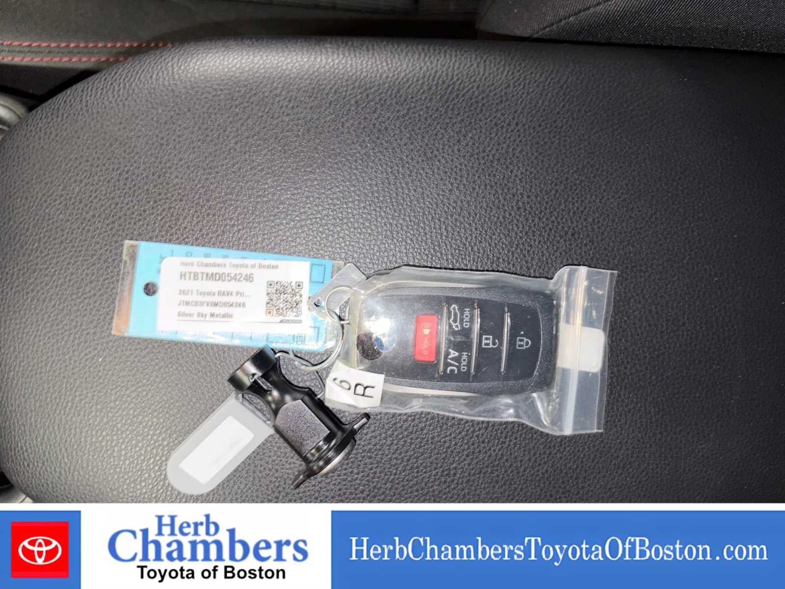 Used 2021 Toyota RAV4 SE w/ Carpet Mat Package (TMS) AWD/4WD image 10