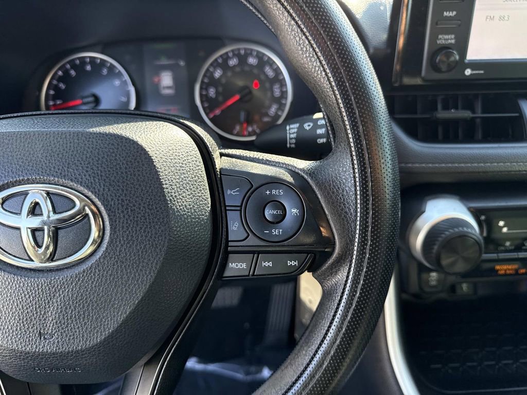 Used 2022 Toyota RAV4 LE image 29
