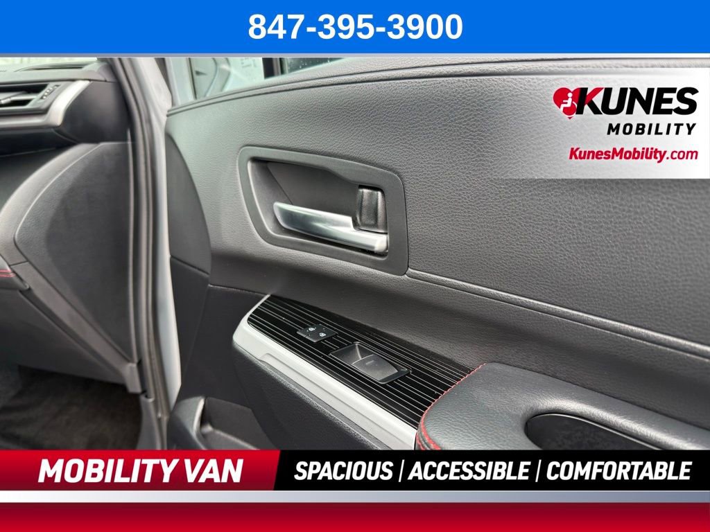 Used 2025 Toyota Sienna XSE w/ XSE Plus Package AWD/4WD image 15