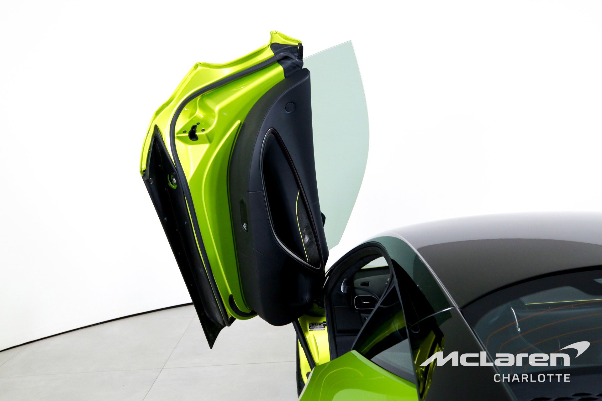 Used 2023 McLaren Artura image 18