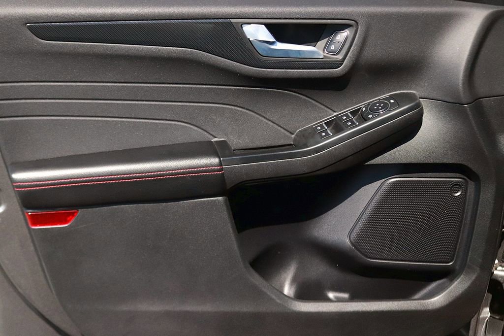 Used 2025 Ford Escape ST-Line AWD/4WD image 11