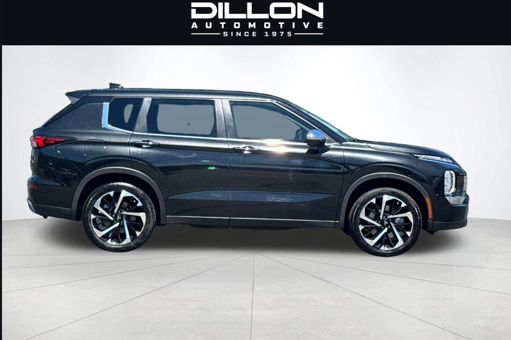 Used 2022 Mitsubishi Outlander ES FWD image 3
