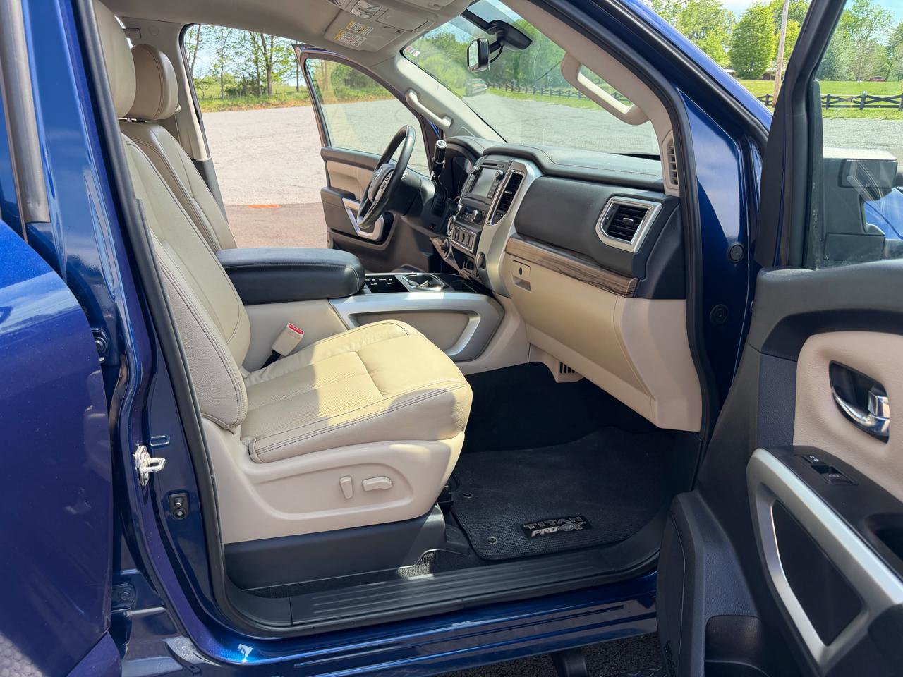 Used 2016 Nissan Titan SL AWD/4WD image 13