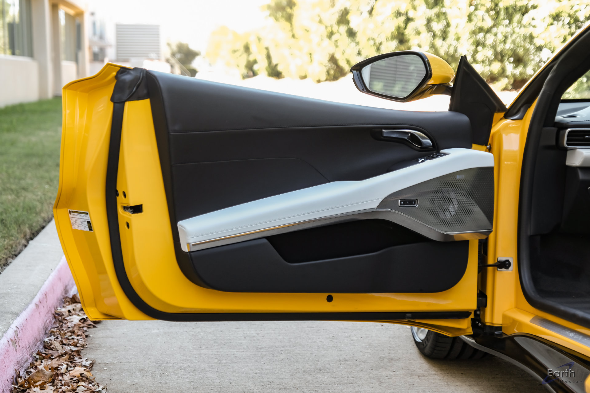 Used 2025 Lotus Emira RWD image 96