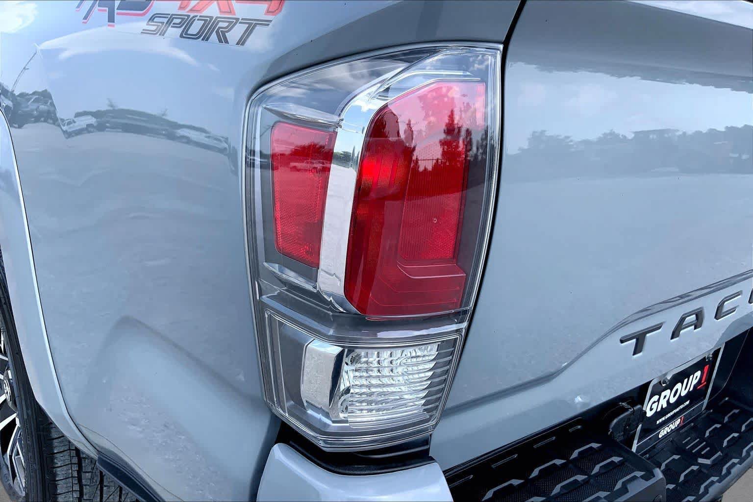 Used 2020 Toyota Tacoma TRD Sport w/ TRD Premium Sport Package AWD/4WD image 28