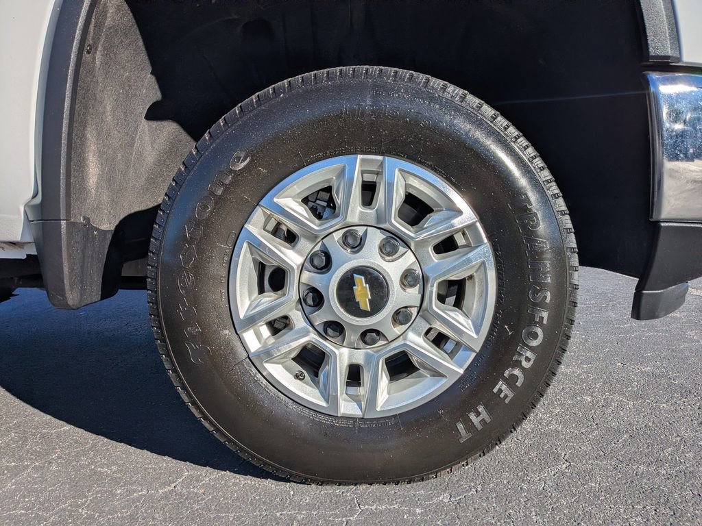 Used 2025 Chevrolet Silverado 2500 LT w/ Convenience Package image 11