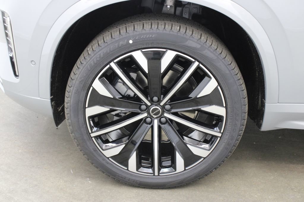 New 2026 Volvo XC90 B6 Plus w/ Protection Package Premier image 31