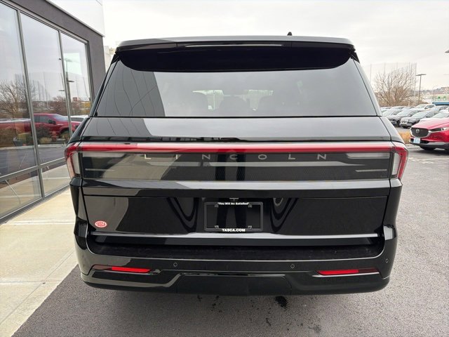 New 2025 Lincoln Navigator Reserve image 4
