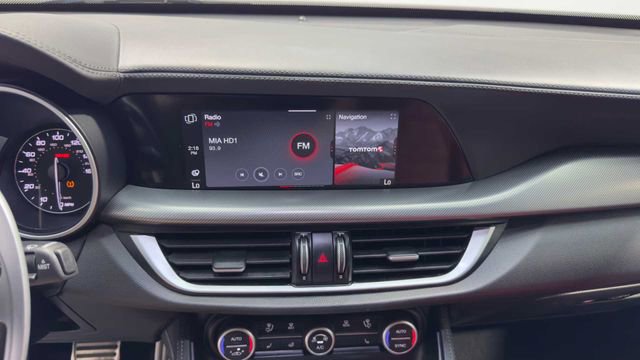 Used 2022 Alfa Romeo Stelvio Veloce image 31