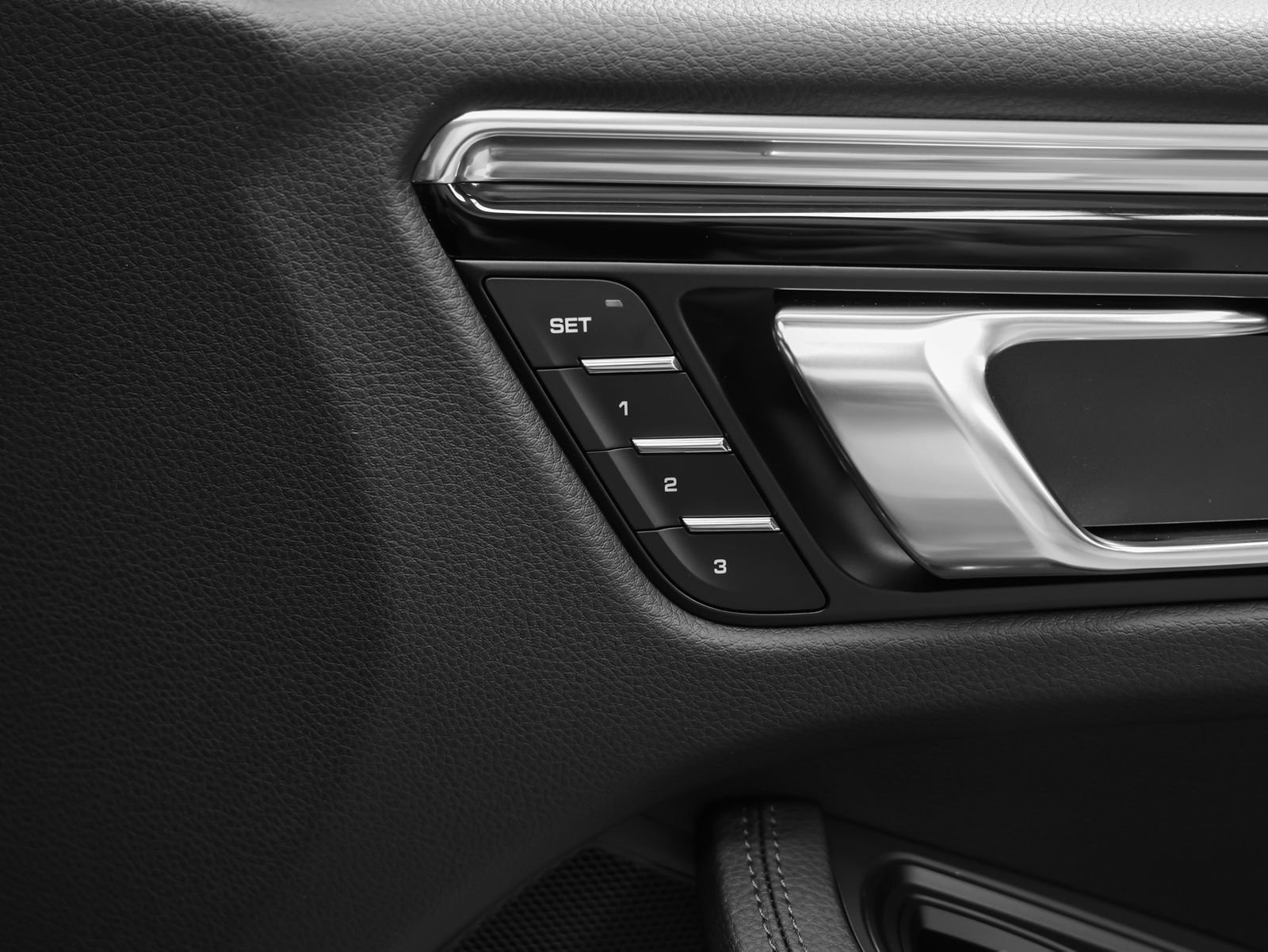 New 2026 Porsche Macan AWD/4WD image 17