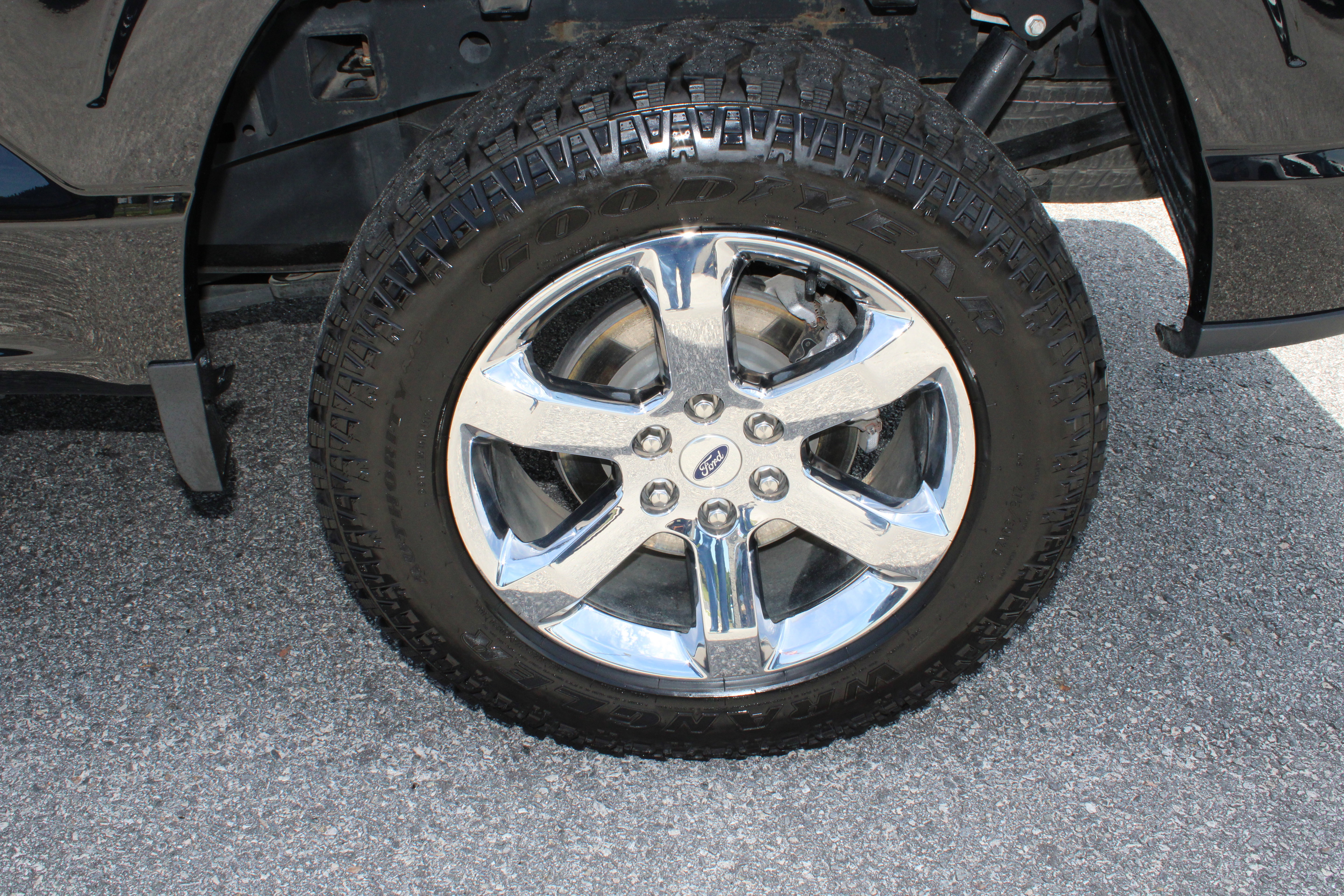 Used 2023 Ford F150 Lariat w/ FX4 Off-Road Package AWD/4WD image 12