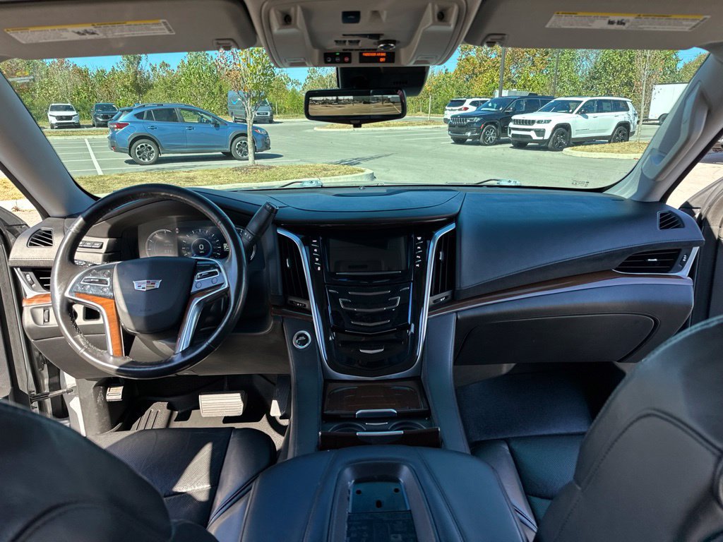 Used 2020 Cadillac Escalade Luxury RWD image 25