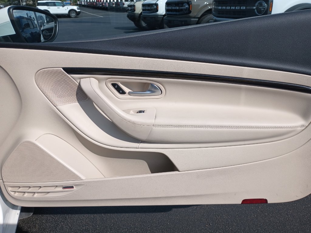 Used 2014 Volkswagen Eos Executive image 25