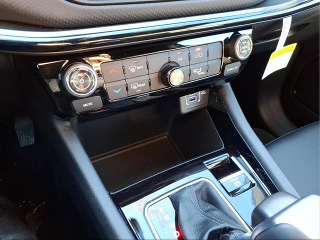 New 2026 Jeep Compass Latitude AWD/4WD image 20
