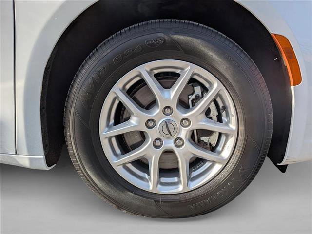 Used 2024 Chrysler Pacifica Touring-L FWD image 24