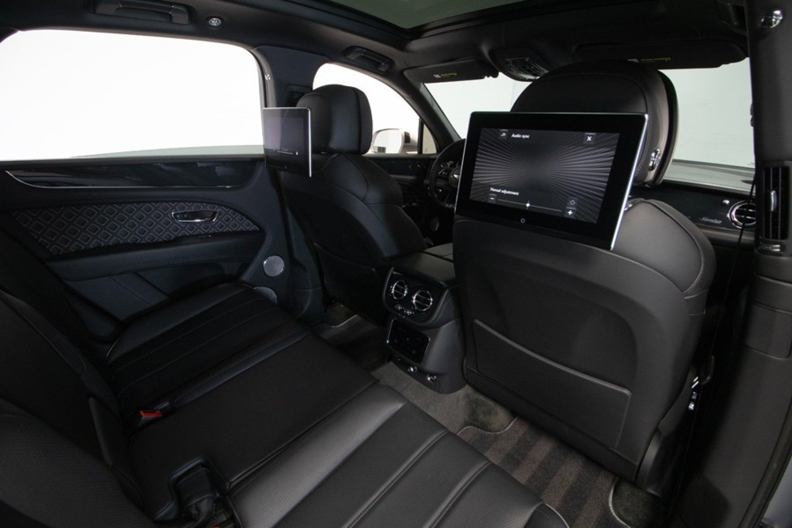 Used 2023 Bentley Bentayga Speed image 78