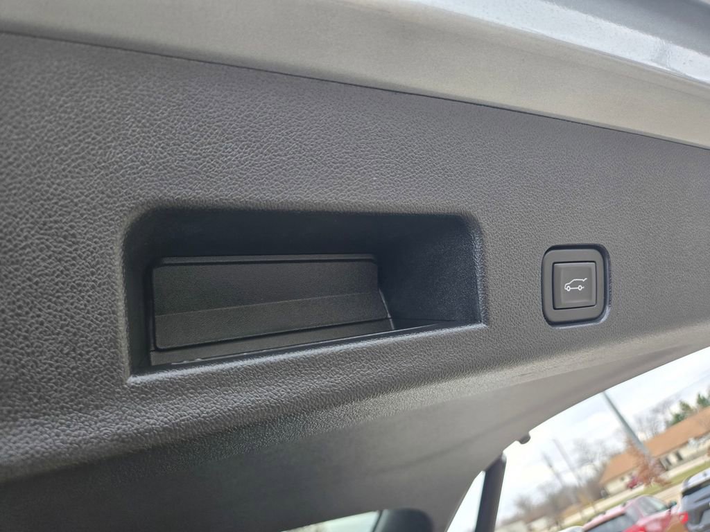 Used 2025 Chevrolet Traverse Z71 image 35