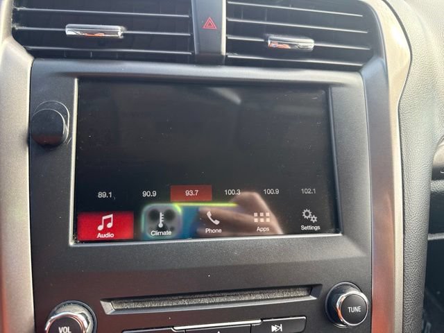 Used 2018 Ford Fusion SE w/ Fusion SE Technology Package FWD image 23
