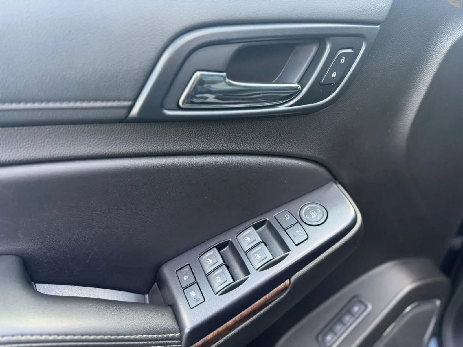 Used 2019 Chevrolet Suburban LT AWD/4WD image 12