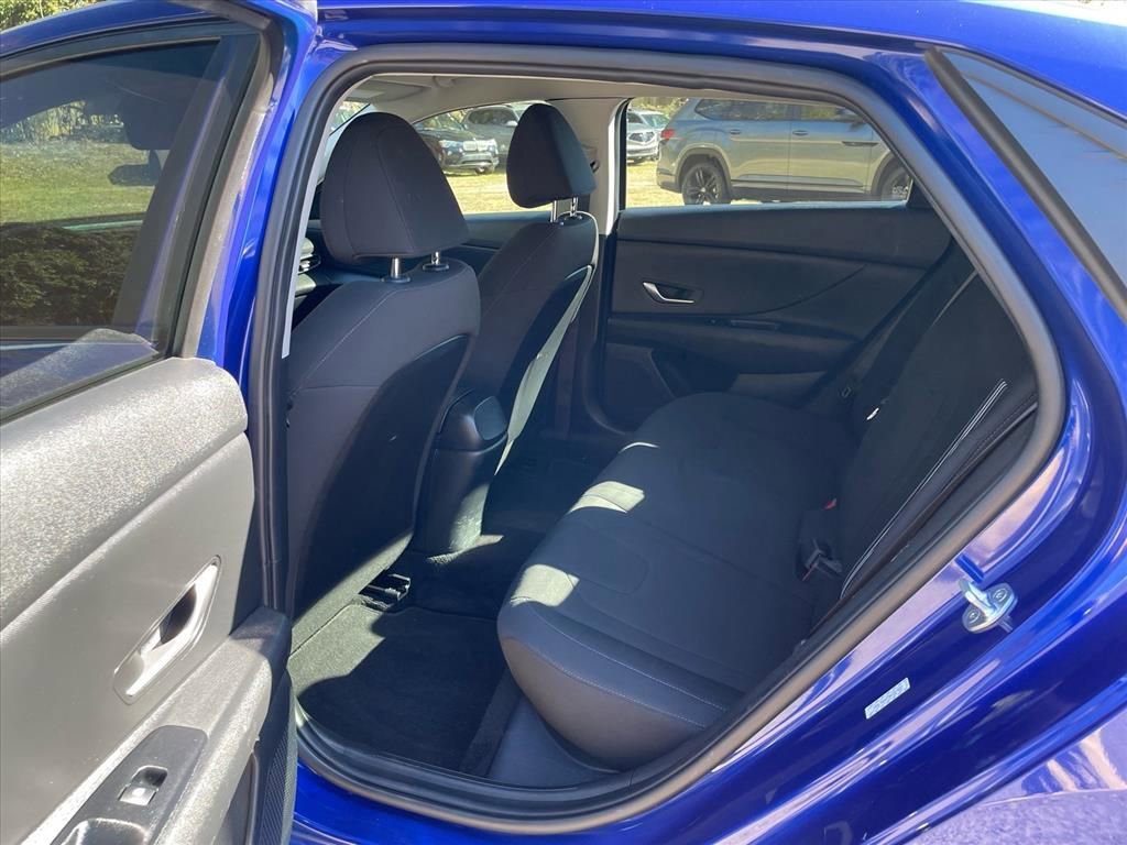 Used 2022 Hyundai Elantra SEL image 24