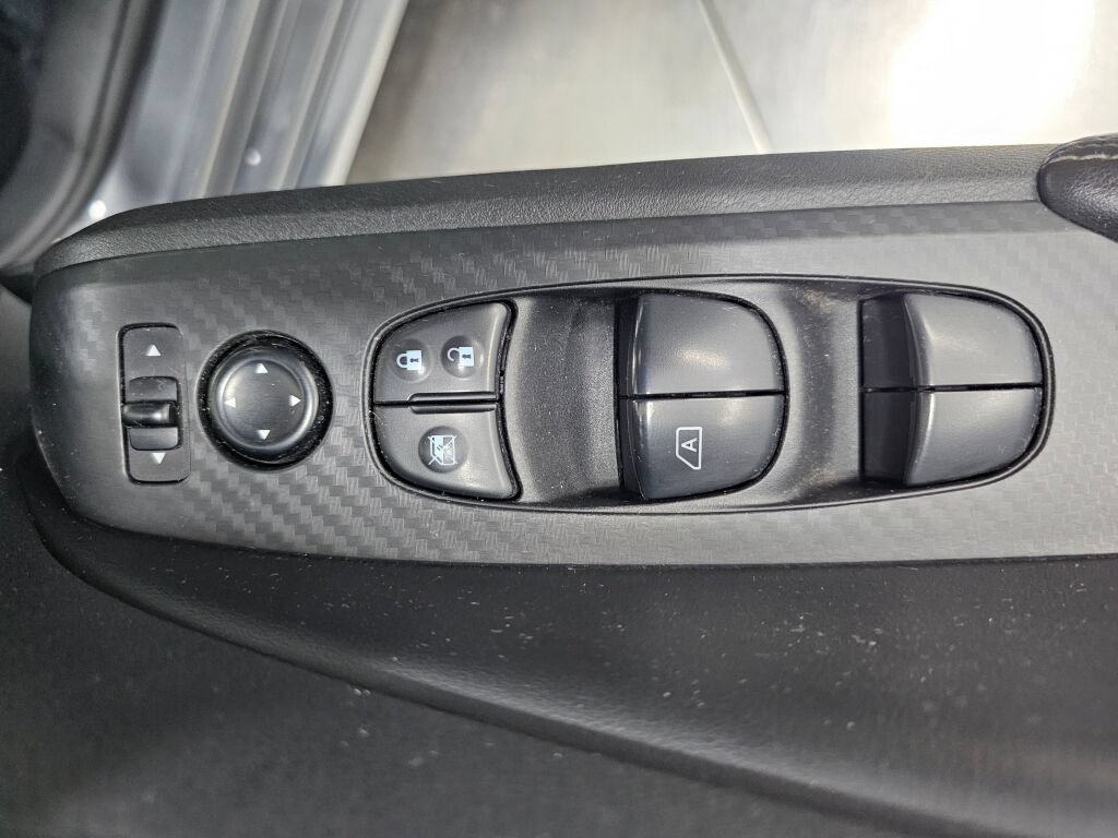 Used 2024 Nissan Altima 2.5 SV FWD image 24